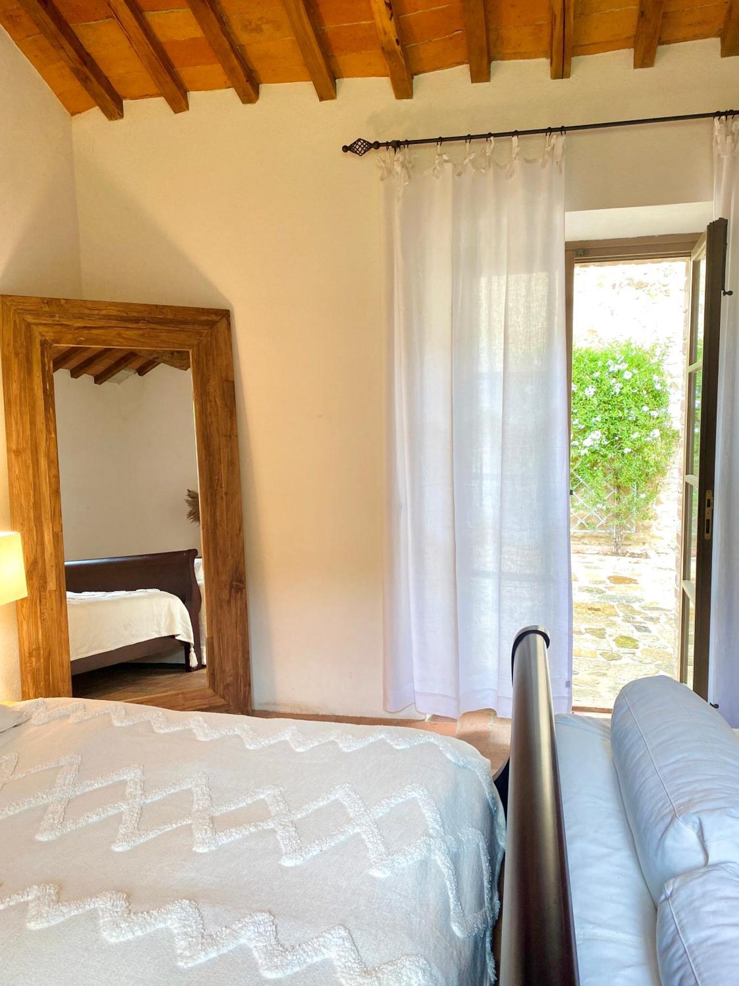 Abbadia Wine Relais Bed & Breakfast Montefollonico Exterior photo